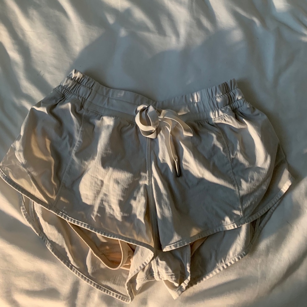Lululemon white shorts size 4